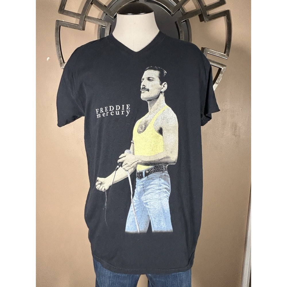 Freddie Mercury Queen Live Concert Branded T Shirt M Medium‎ V Neck